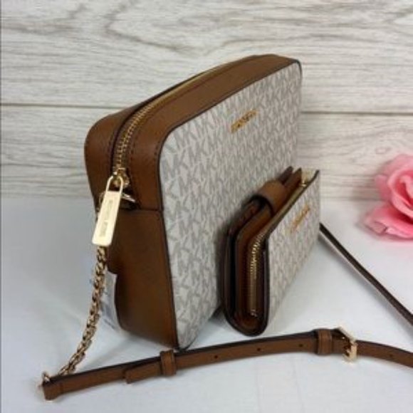 ❤️Michael Kors EW Crossbody Bag & Wallet Vanilla - Picture 2 of 7